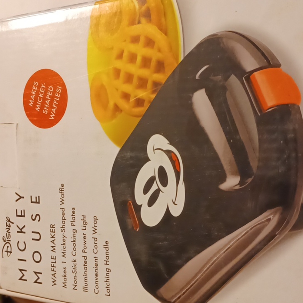 New Disney Mickey Mouse Non-Stick Waffle Maker